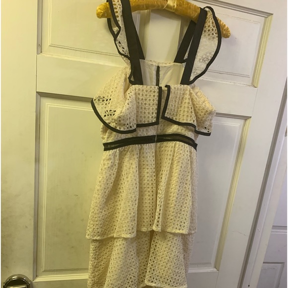 Self-Portrait Cream &Black Guipure Lace Sleeveless Midi Dress - Picture 6 of 16